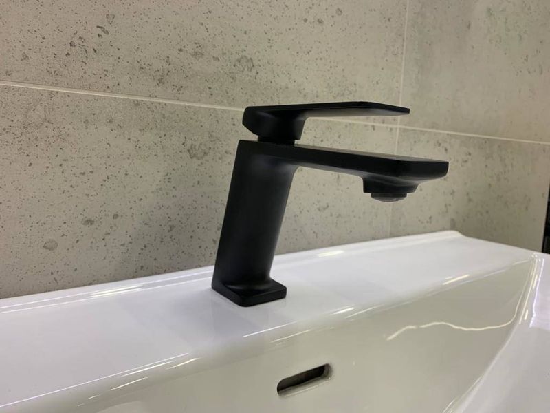Смеситель для раковины (умывальника) CORSAN TRINO BLACK MATT черный низкий CMB7111BL CMB7111BL фото